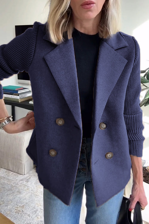 Alesia – Relaxed Blazer with Elegant Buttons