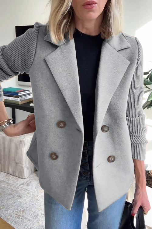 Alesia – Relaxed Blazer with Elegant Buttons