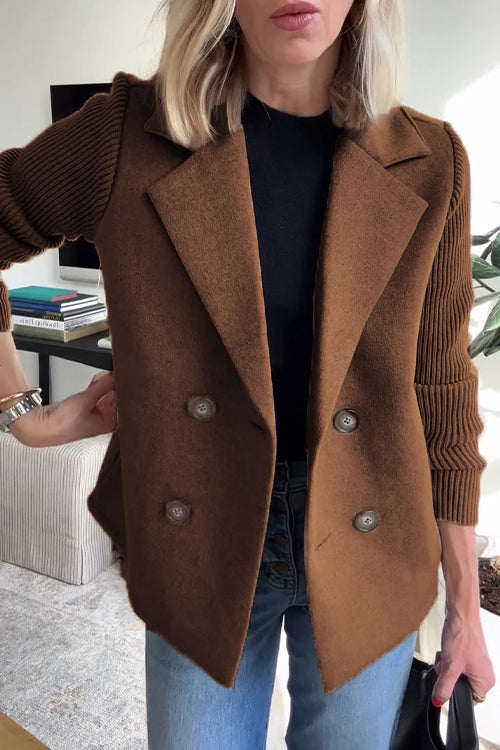Alesia – Relaxed Blazer with Elegant Buttons