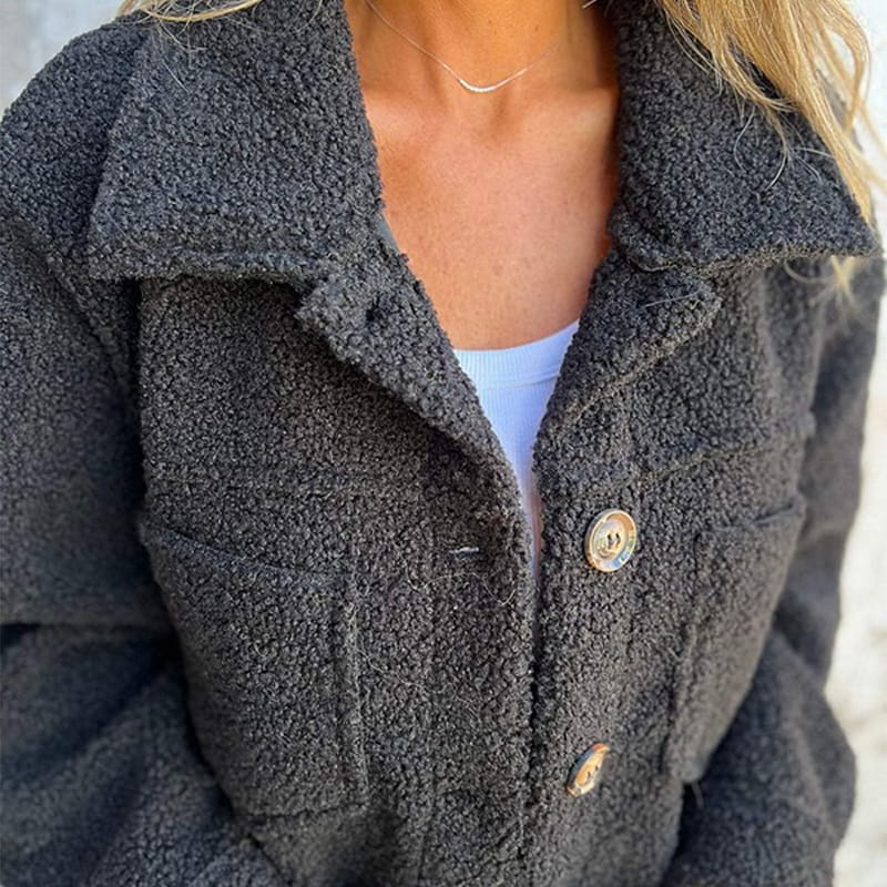 Nelea – Chic and Elegant Coat