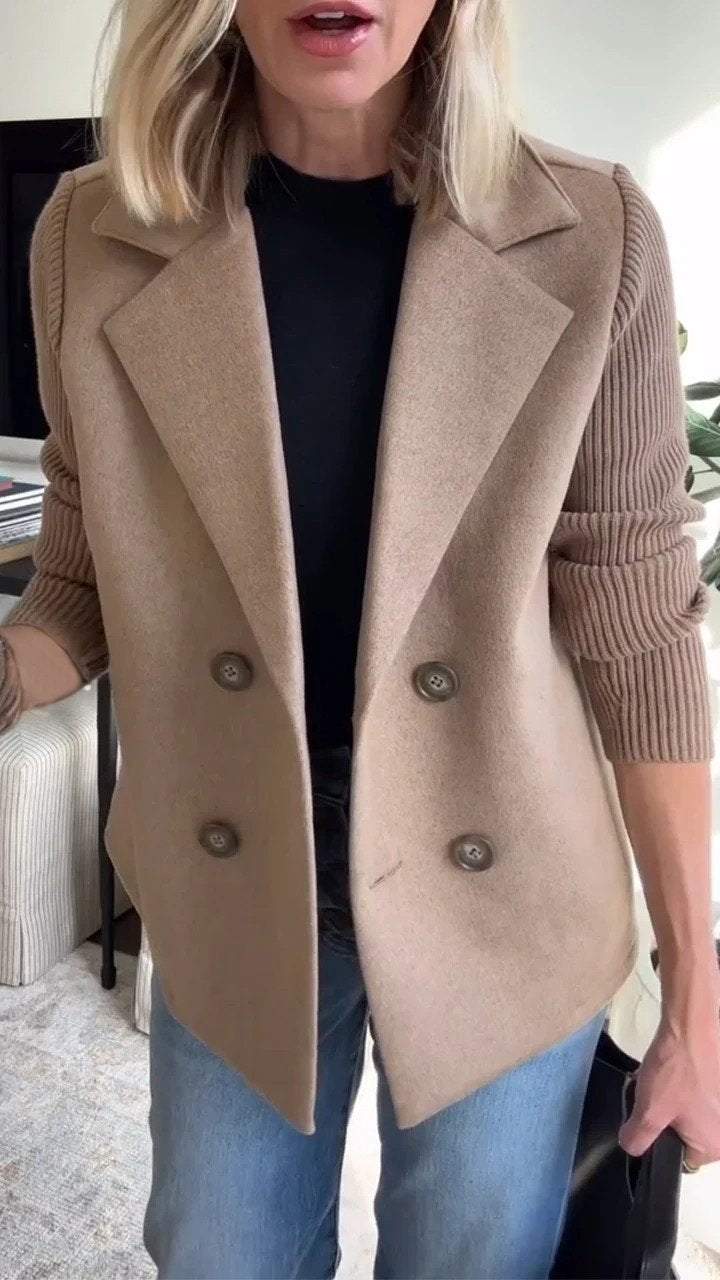 Alesia – Relaxed Blazer with Elegant Buttons