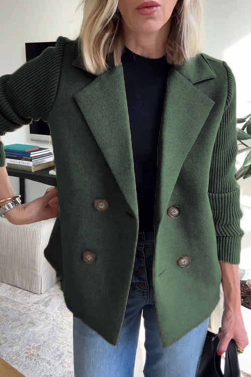 Alesia – Relaxed Blazer with Elegant Buttons
