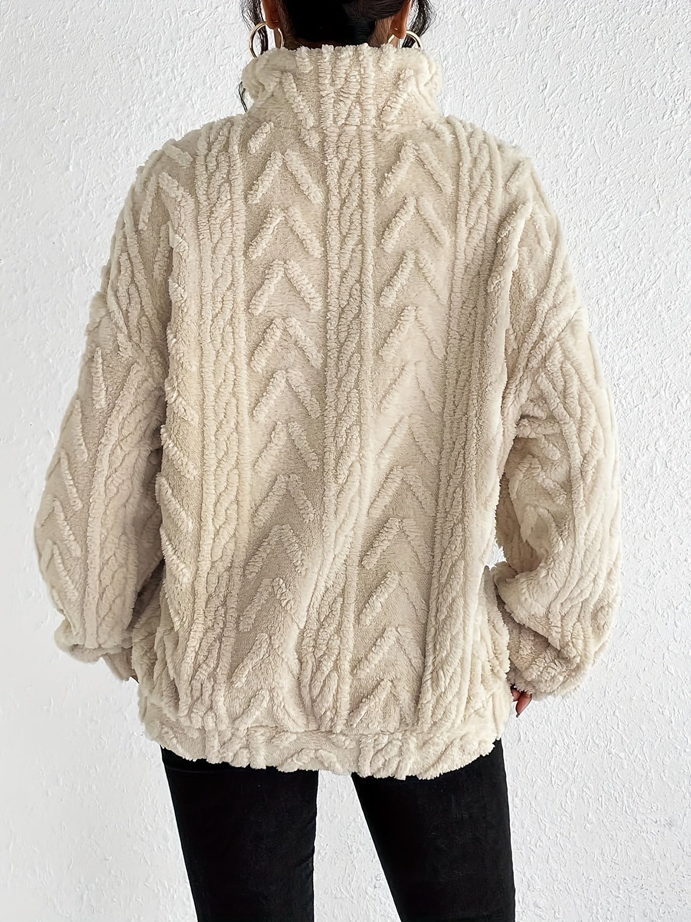Aila – Fluffy Zip-Up Hoodie
