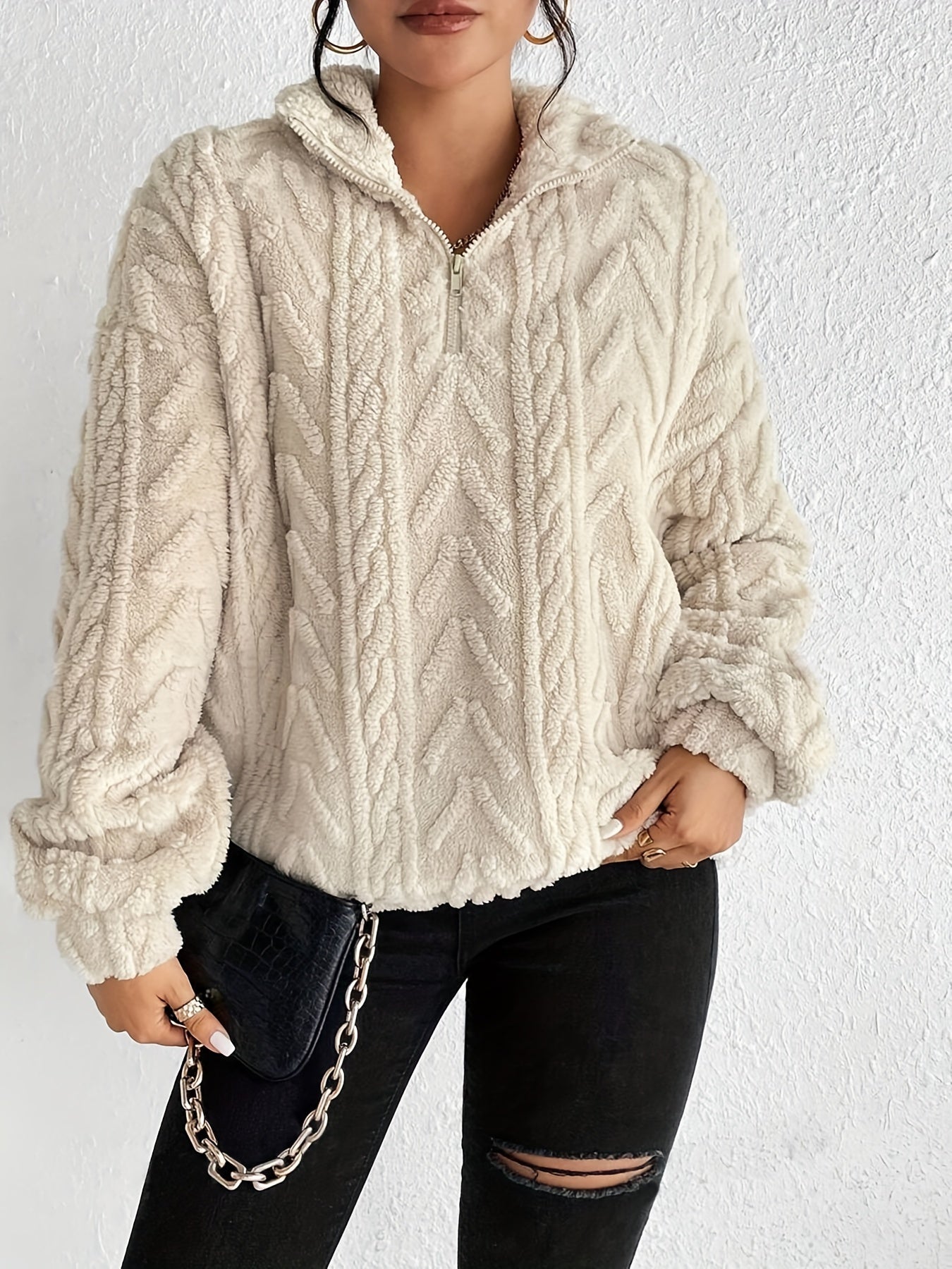 Aila – Fluffy Zip-Up Hoodie