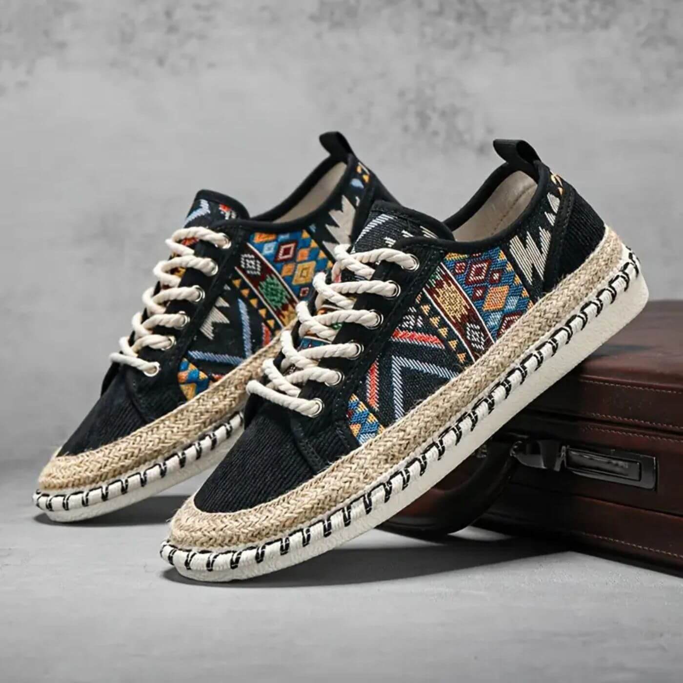 Navaro – Lightweight Graphic Pattern Sneakers