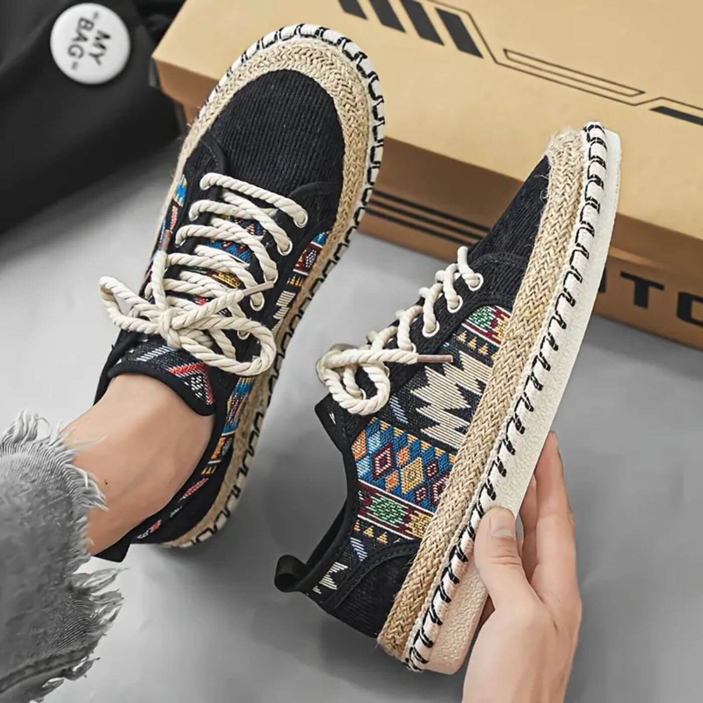 Navaro – Lightweight Graphic Pattern Sneakers