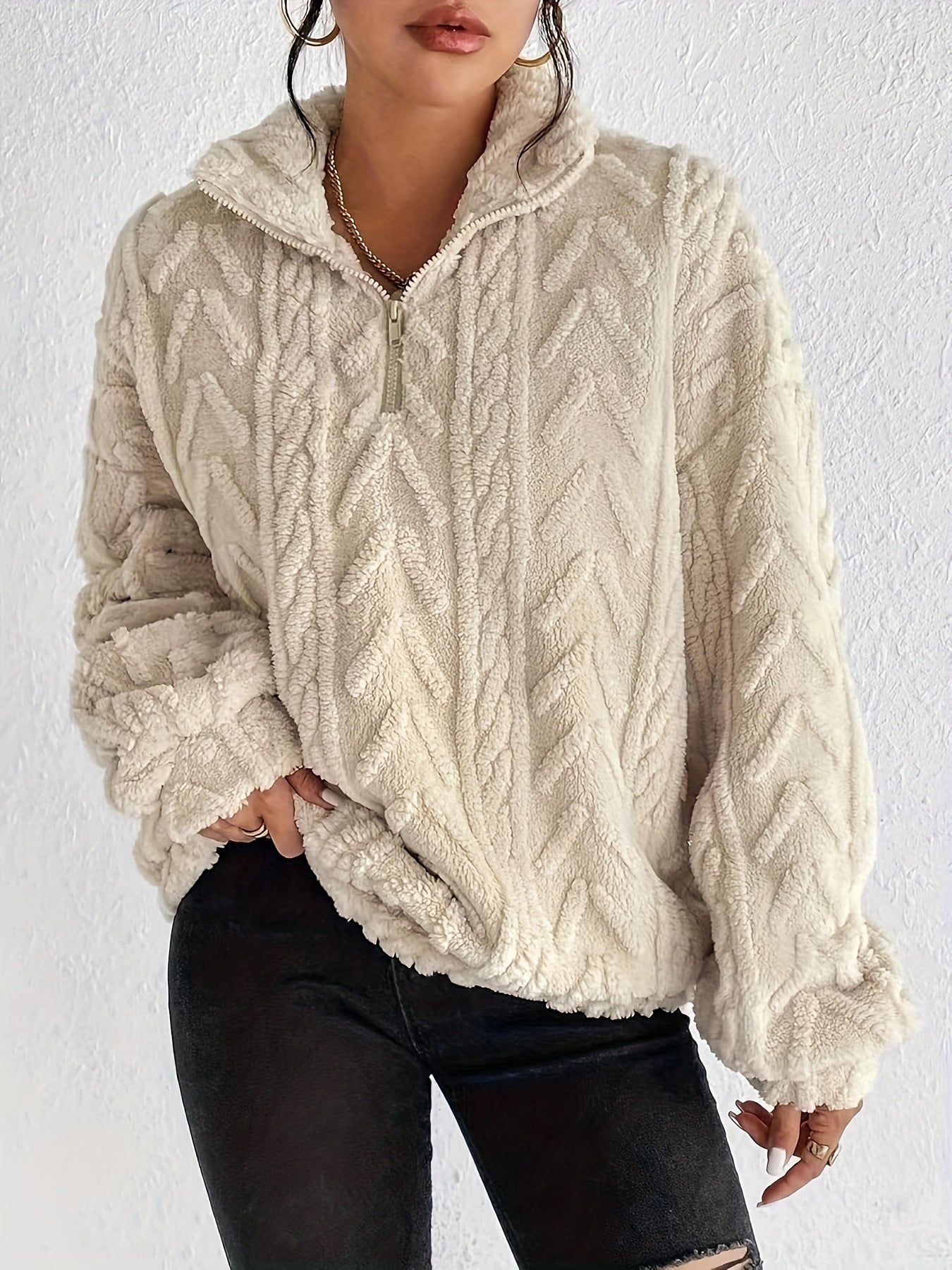 Aila – Fluffy Zip-Up Hoodie