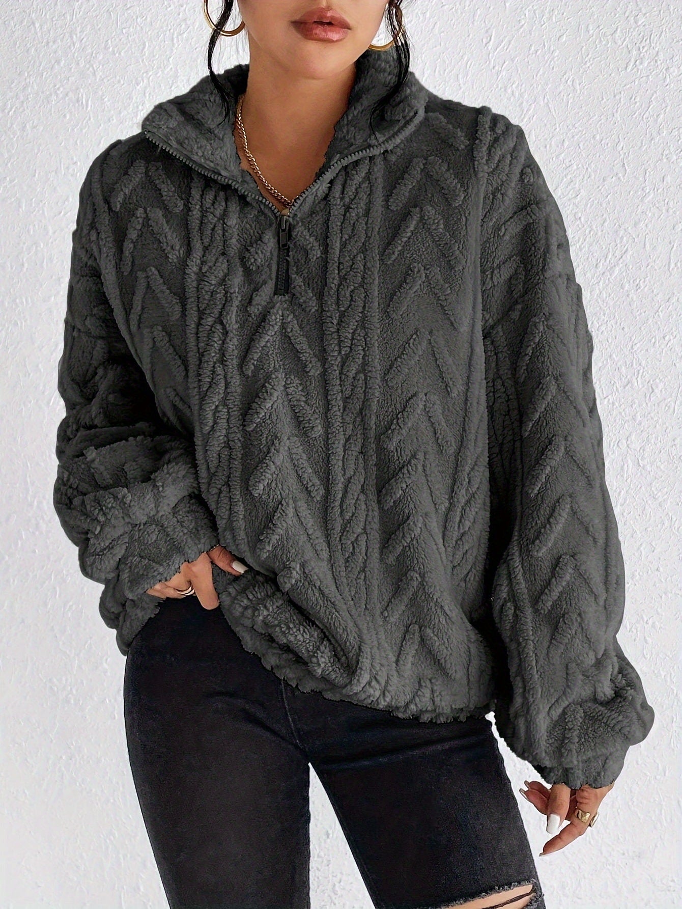 Aila – Fluffy Zip-Up Hoodie