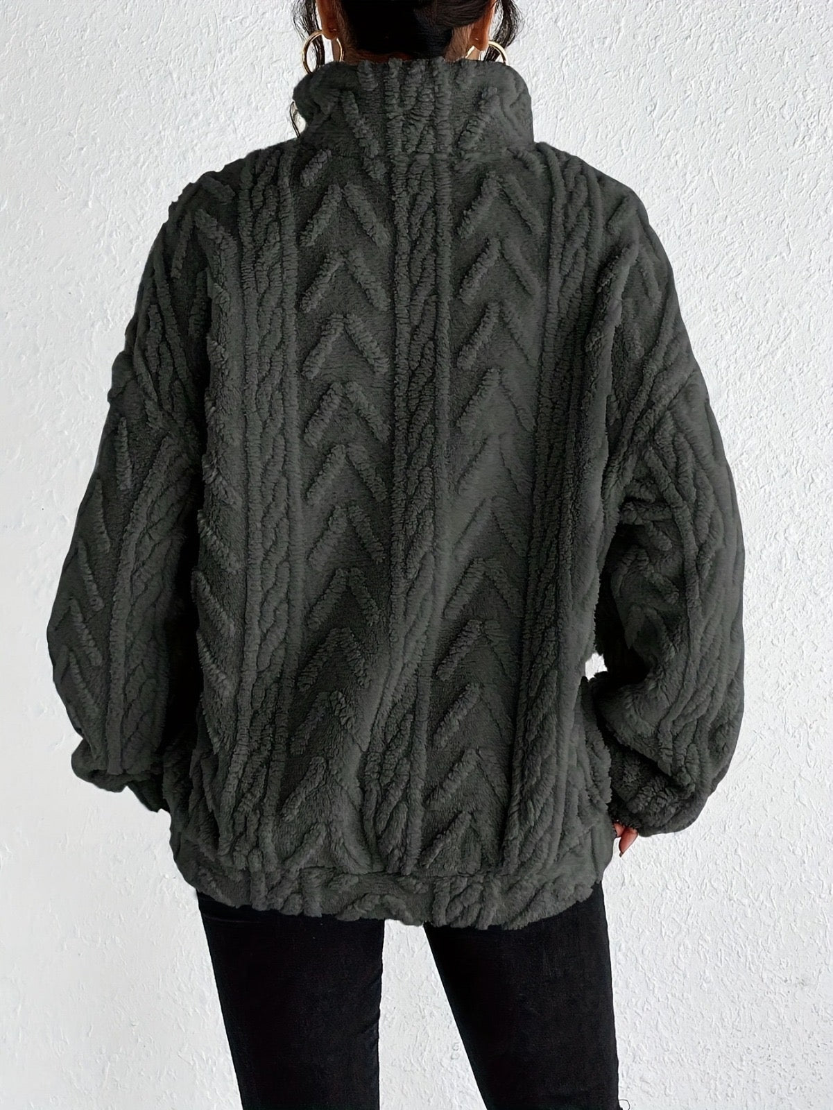 Aila – Fluffy Zip-Up Hoodie