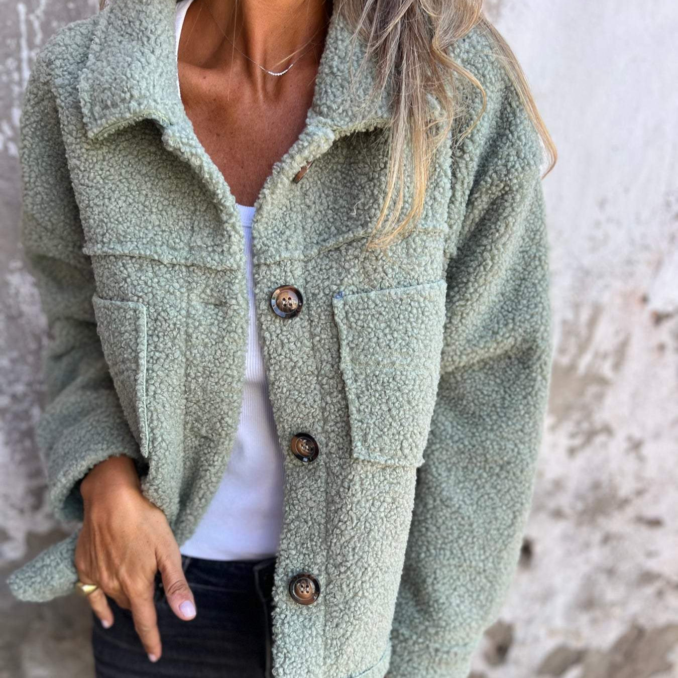 Nelea – Chic and Elegant Coat