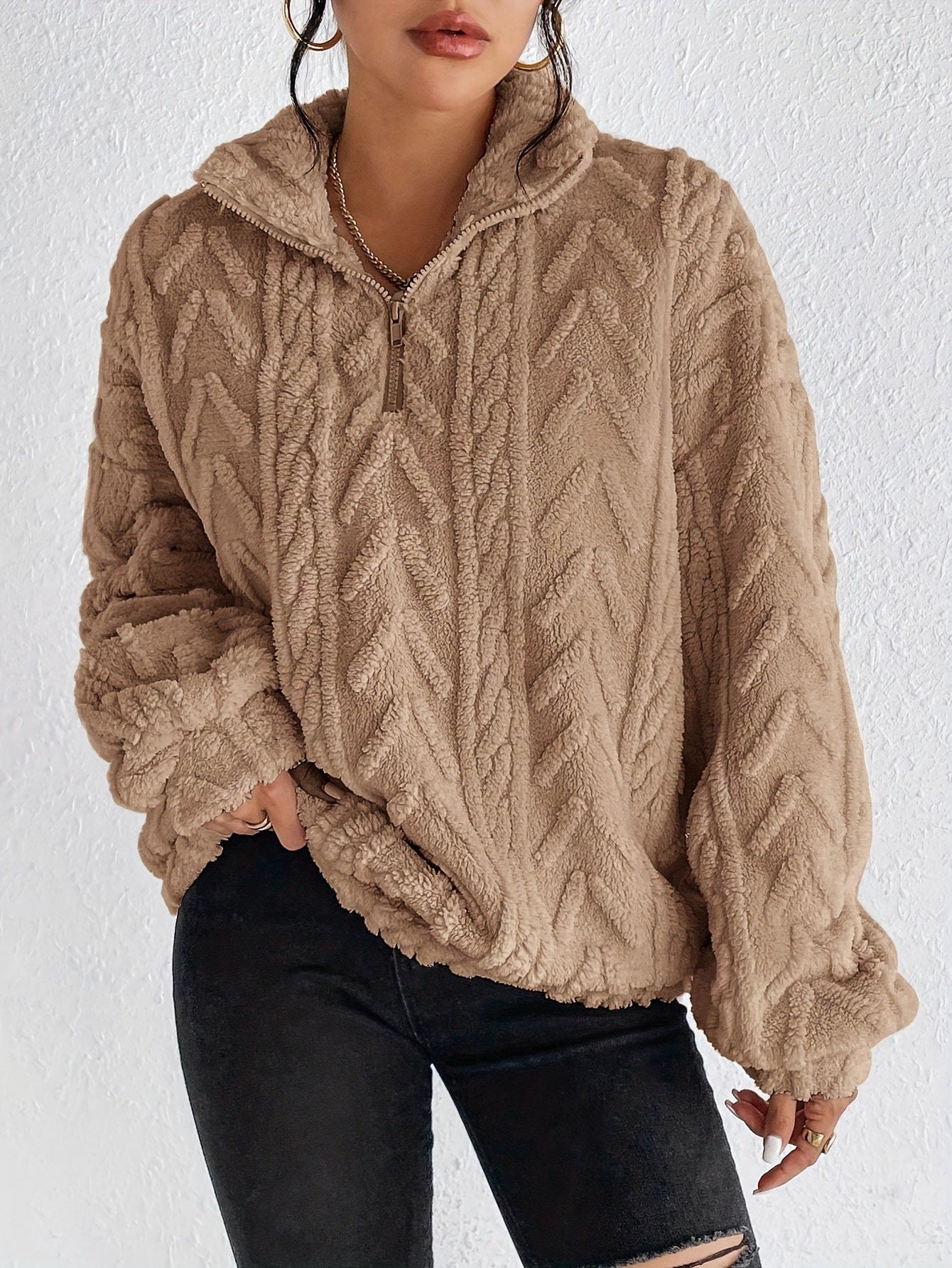 Aila – Fluffy Zip-Up Hoodie