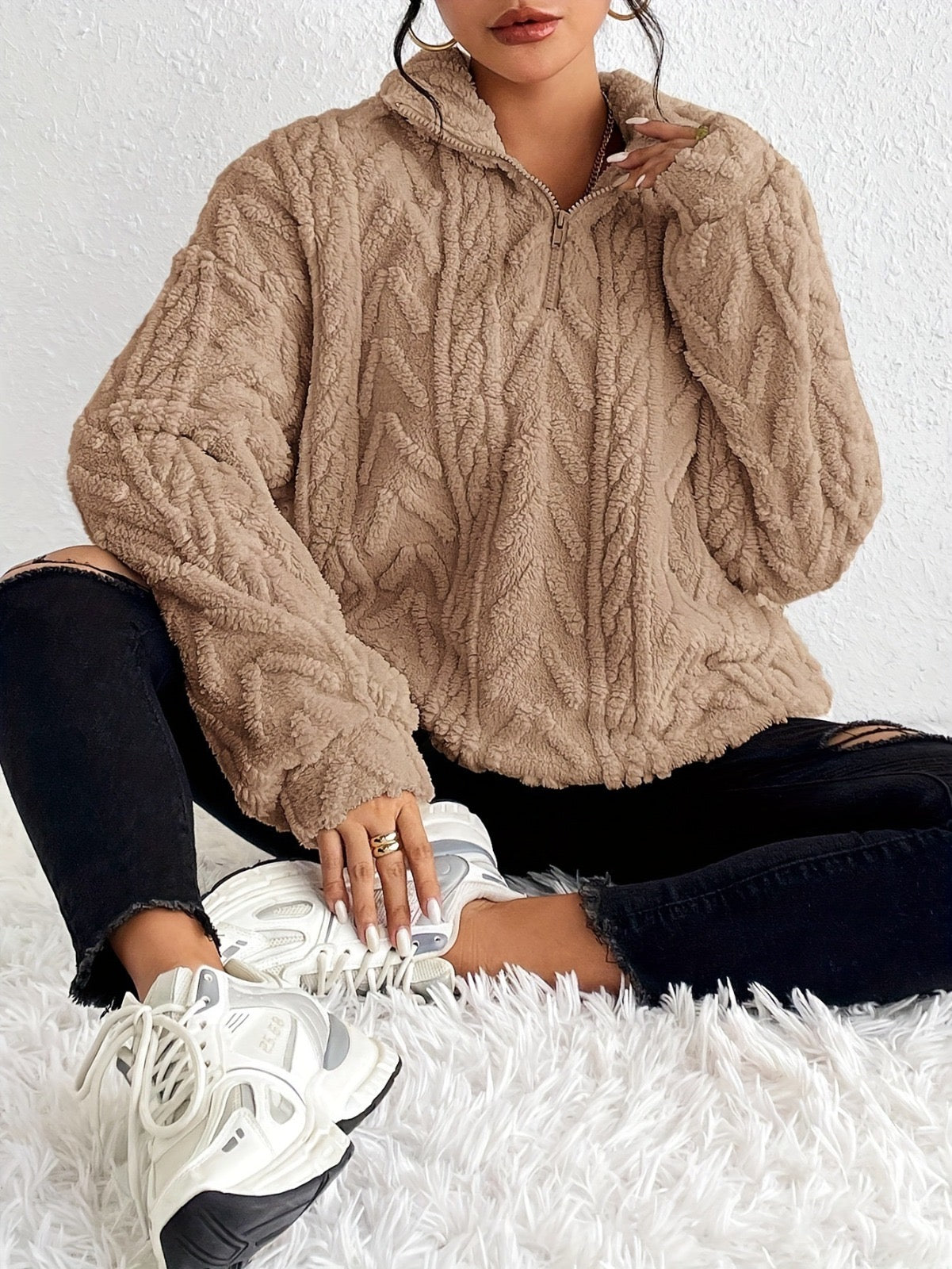 Aila – Fluffy Zip-Up Hoodie