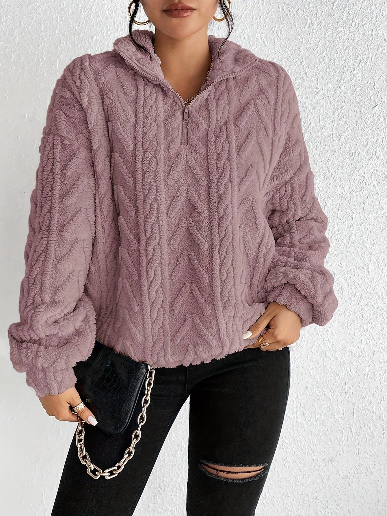 Aila – Fluffy Zip-Up Hoodie